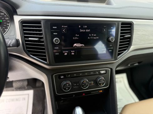 Used 2020 Volkswagen Atlas Cross Sport SE AWD/4WD image 16