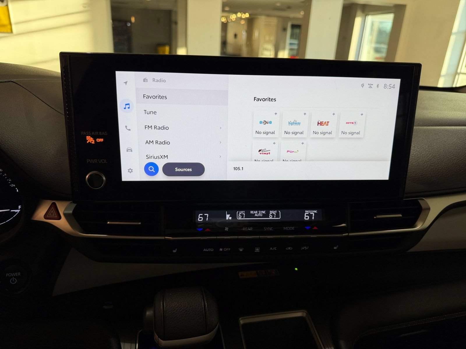 Used 2025 Toyota Sienna XLE FWD image 19