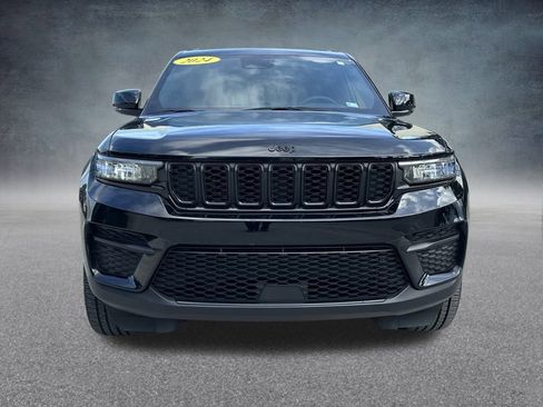 Certified 2024 Jeep Grand Cherokee Altitude image 2