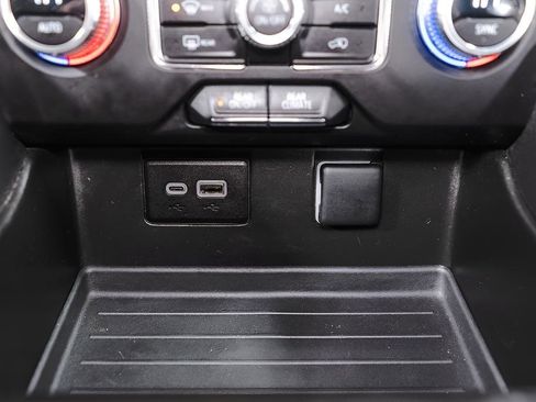 Used 2023 GMC Yukon XL SLE image 18