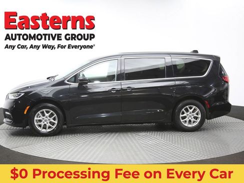Used 2023 Chrysler Pacifica Touring-L FWD image 61