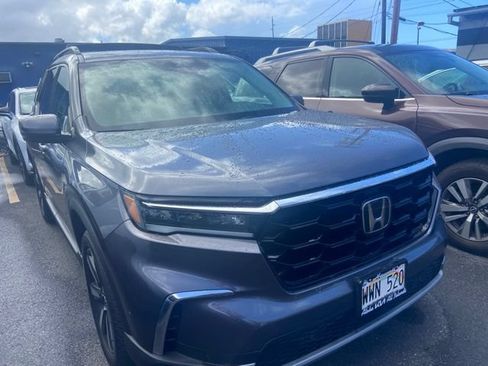 Used 2023 Honda Pilot Touring image 3