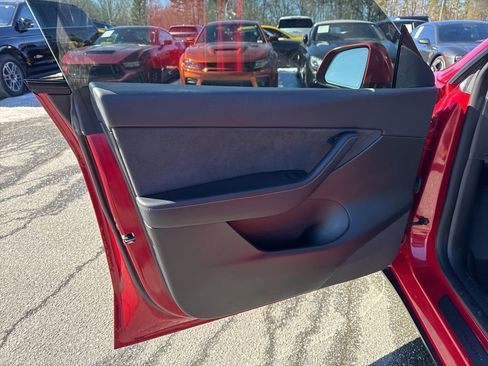 Used 2022 Tesla Model Y Performance image 27