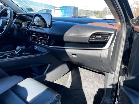 Used 2023 Nissan Rogue SL w/ SL Premium Package image 13