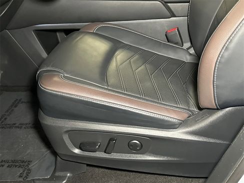 Used 2023 Nissan Pathfinder Platinum image 18