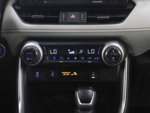 Used 2022 Toyota RAV4 XLE Premium image 15