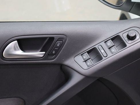 Used 2015 Volkswagen Tiguan S image 20