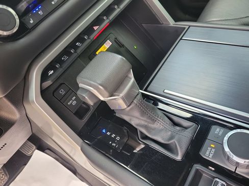 Used 2023 Toyota Tundra Platinum AWD/4WD image 32