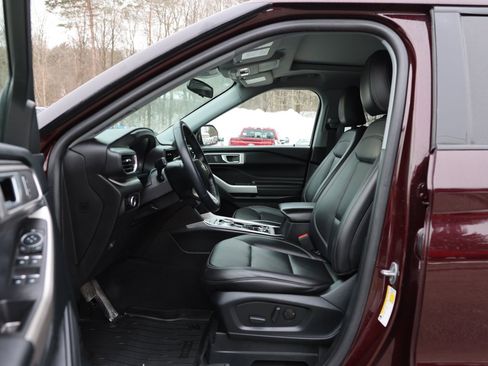 Certified 2023 Ford Explorer XLT w/ Equipment Group 202A image 18