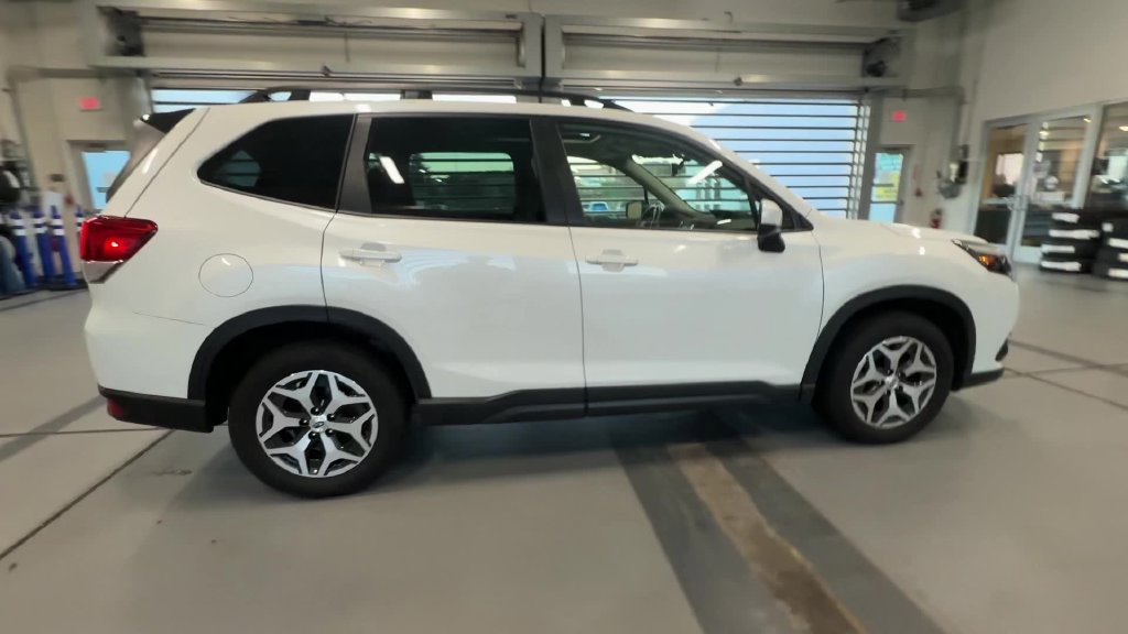 Used 2024 Subaru Forester Premium AWD/4WD image 12