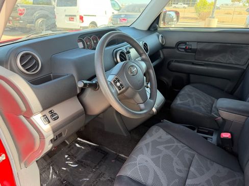 Used 2014 Scion xB FWD image 2