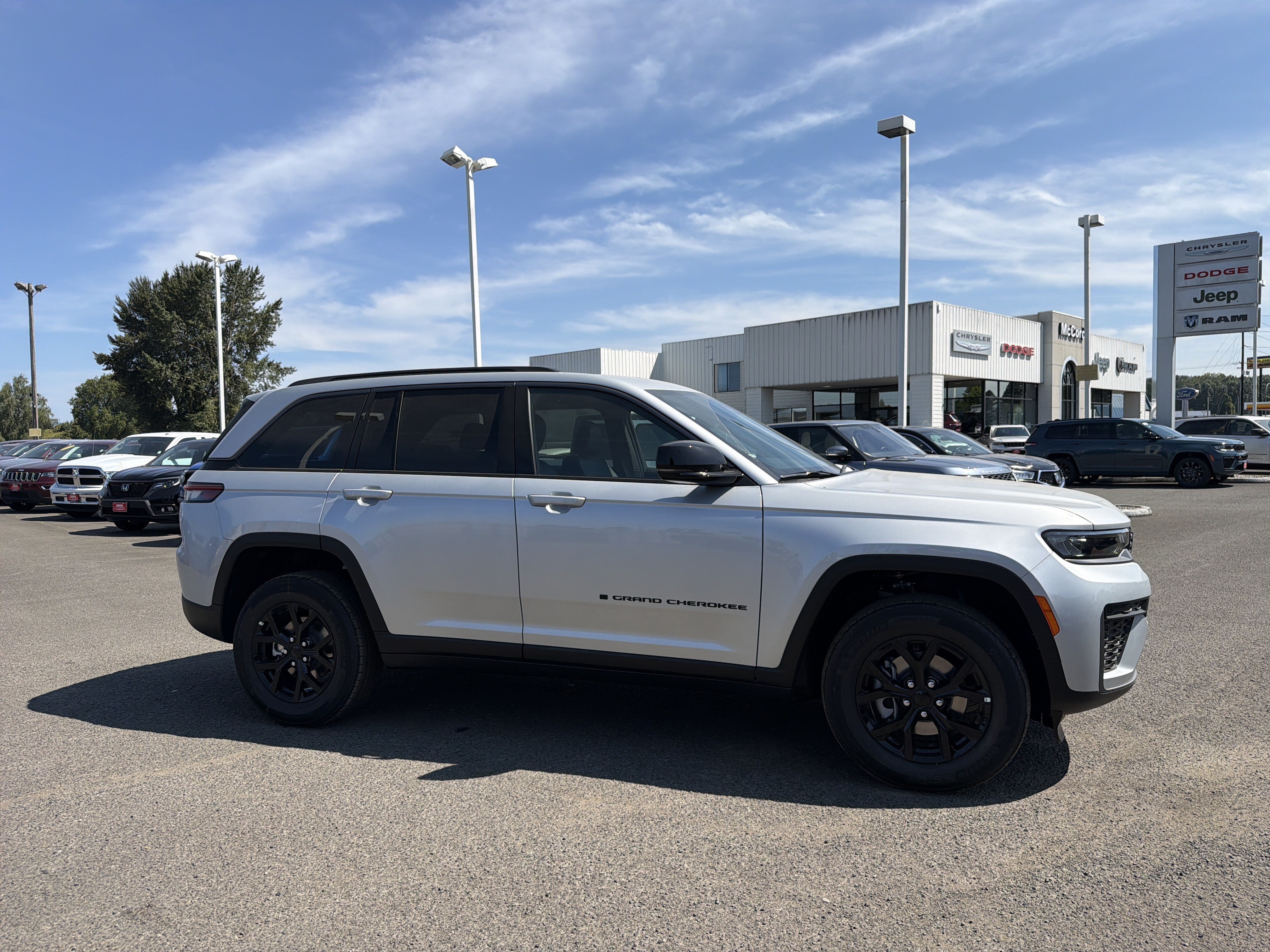 New 2026 Jeep Grand Cherokee Altitude AWD/4WD image 7