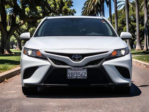 Used 2019 Toyota Camry SE w/ Carpet Mat Package FWD image 3