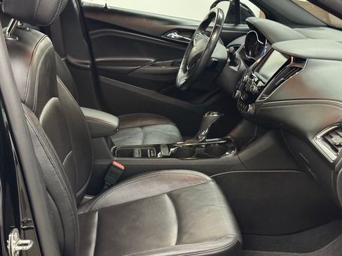 Used 2017 Chevrolet Cruze Premier image 23