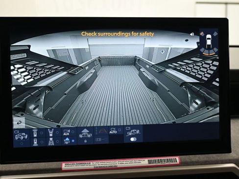 Used 2024 Toyota Tacoma Trailhunter image 19