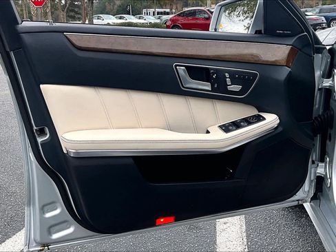 Used 2014 Mercedes-Benz E 350 Sedan image 21