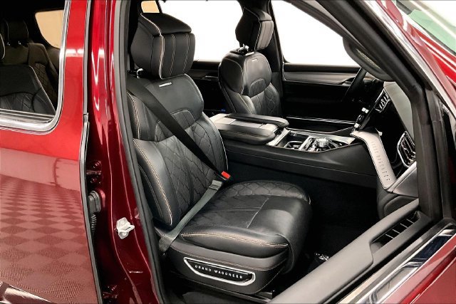 Used 2023 Jeep Grand Wagoneer Series III AWD/4WD image 8