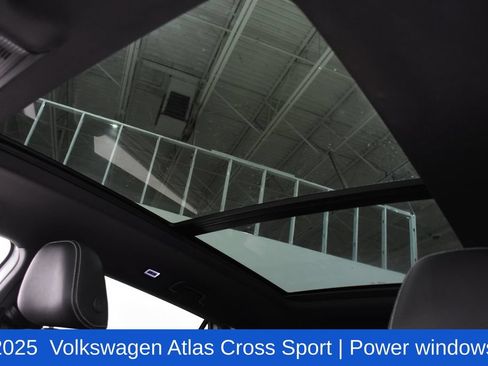 Used 2025 Volkswagen Atlas Cross Sport SE AWD/4WD image 9
