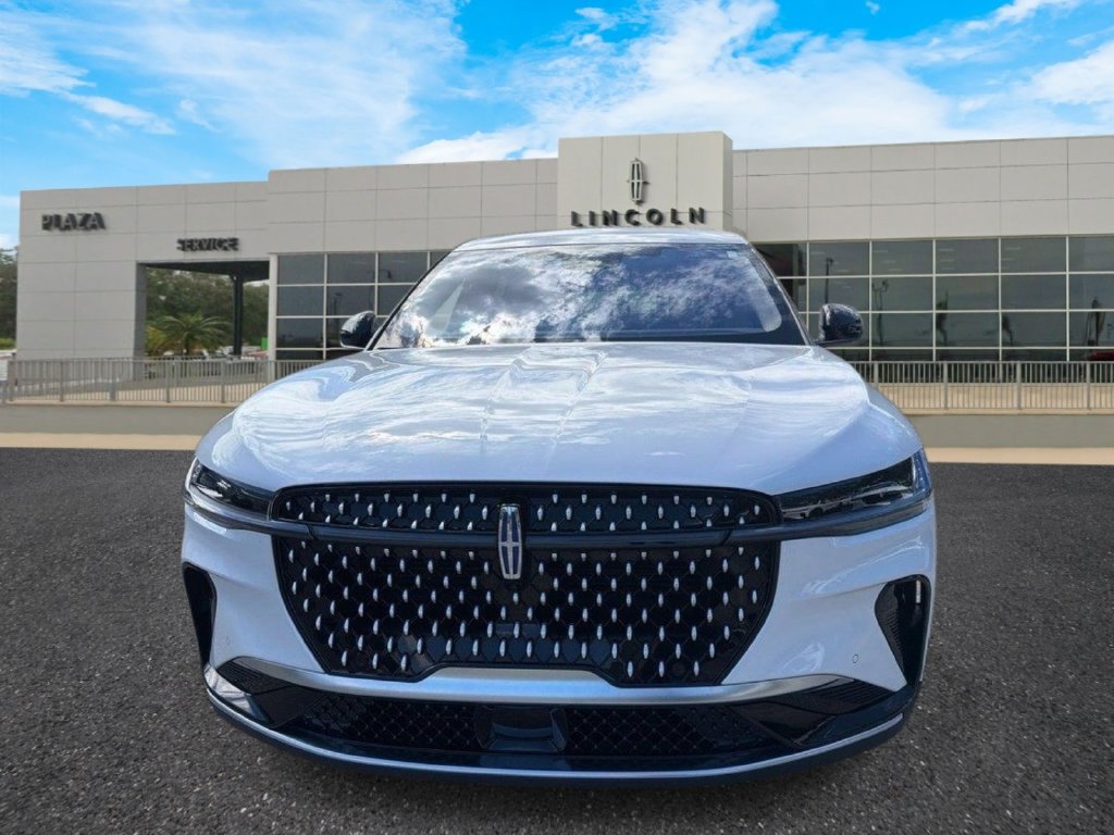 Used 2025 Lincoln Nautilus Premier AWD/4WD image 8