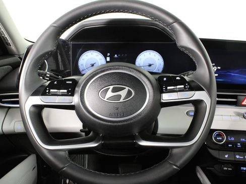 Certified 2025 Hyundai Elantra Limited image 25