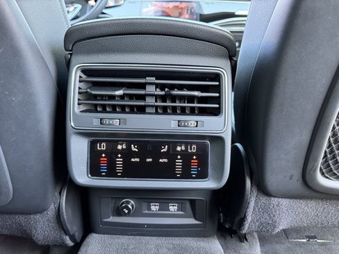 Used 2019 Audi Q8 Premium Plus w/ Premium Plus AWD/4WD image 9
