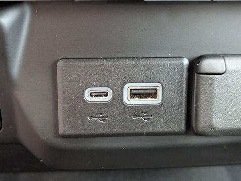 Used 2023 Chevrolet Silverado 1500 Custom image 21