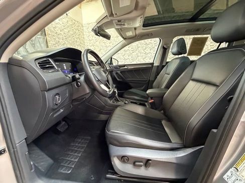 Used 2022 Volkswagen Tiguan SE w/ Panoramic Sunroof Package AWD/4WD image 19