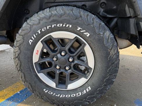 Used 2019 Jeep Wrangler Sport image 32