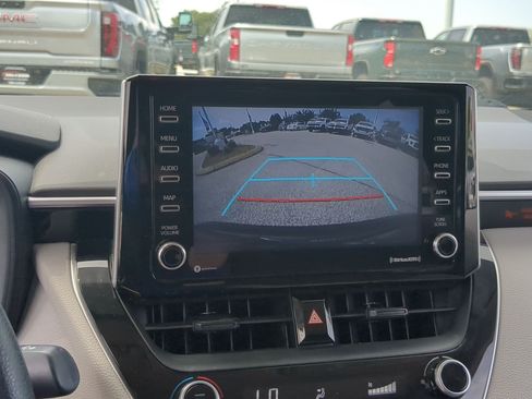Used 2021 Toyota Corolla LE FWD image 16