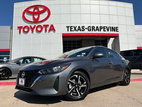 Used 2025 Nissan Sentra SV image 2