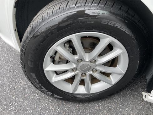 Used 2019 Dodge Grand Caravan SXT image 22