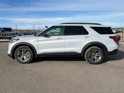 New 2026 Ford Explorer Active w/ Active Comfort Package image 2