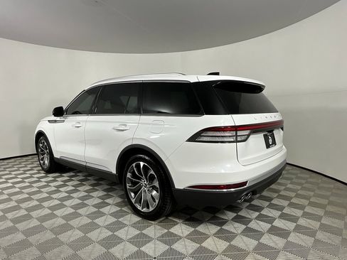 Used 2025 Lincoln Aviator Premiere image 3