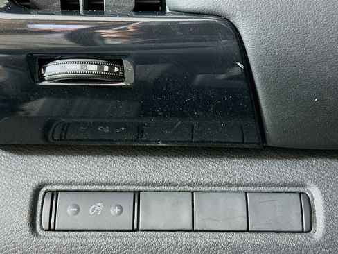 Used 2023 Nissan Pathfinder S image 17