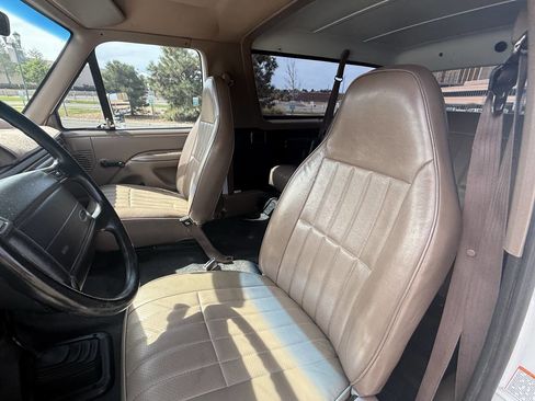 Used 1996 Ford Bronco XLT image 16