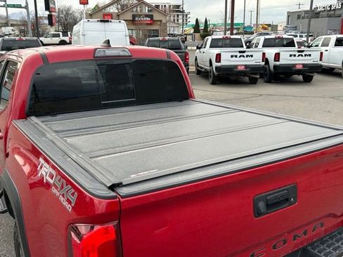 Used 2019 Toyota Tacoma TRD Off-Road image 14