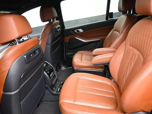 Used 2022 BMW X7 xDrive40i w/ M Sport Package AWD/4WD image 14