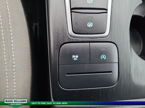 Used 2022 Ford Escape SE w/ SE Sport Appearance Package image 28