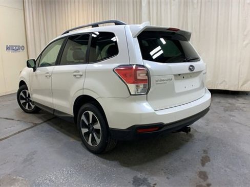 Used 2018 Subaru Forester 2.5i Premium w/ All-Weather Package image 5