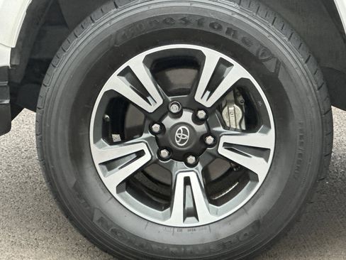 Used 2016 Toyota Tacoma TRD Sport image 29