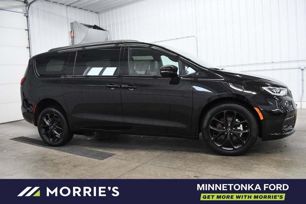 Used 2026 Chrysler Pacifica Select w/ S Appearance Package FWD image 11