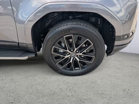 Used 2026 Lexus GX 550 w/ Accessory Package (2T) AWD/4WD image 9