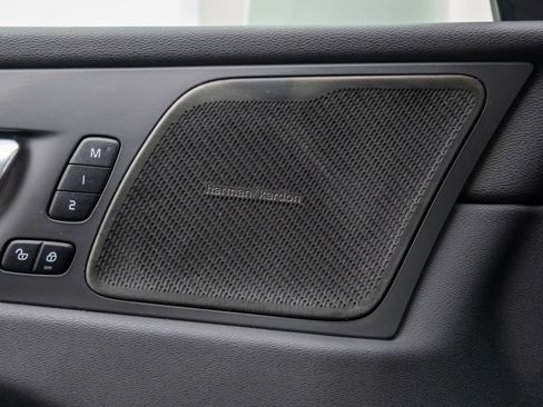 Used 2022 Volvo XC60 B5 Momentum w/ Advanced Package image 27