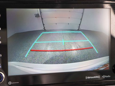 Used 2021 Toyota Highlander XLE image 19