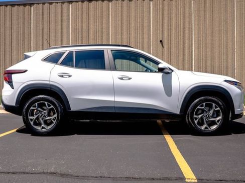 Used 2024 Chevrolet Trax LT w/ Driver Confidence Package FWD image 34