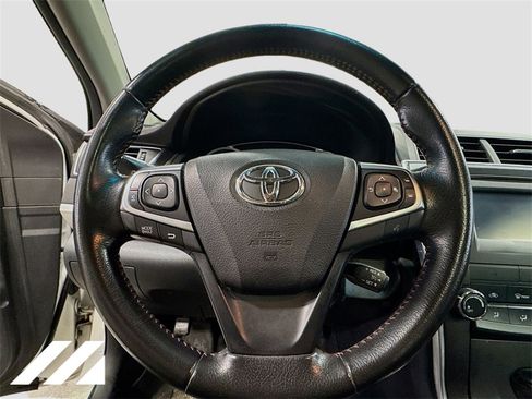 Used 2015 Toyota Camry SE image 10