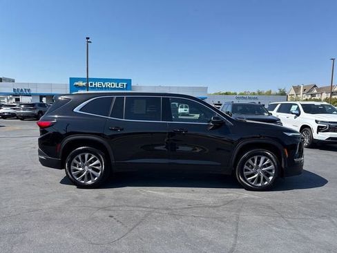Used 2025 Buick Enclave Preferred FWD image 2