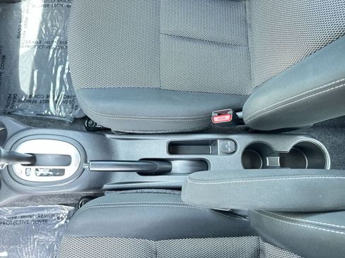 Used 2017 Nissan Versa FWD image 19