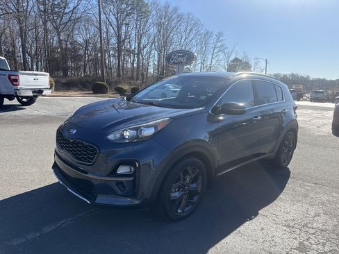 Used 2020 Kia Sportage S image 3