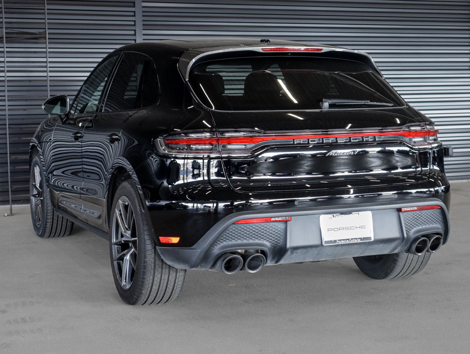 Used 2023 Porsche Macan Turbo AWD/4WD image 3
